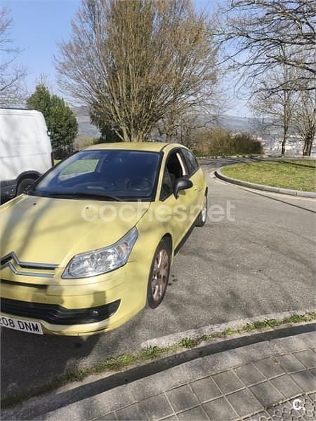 Usado Citroën C4 VTR Sport 110 CV (80 kW) 2005 Amarillo Berlina