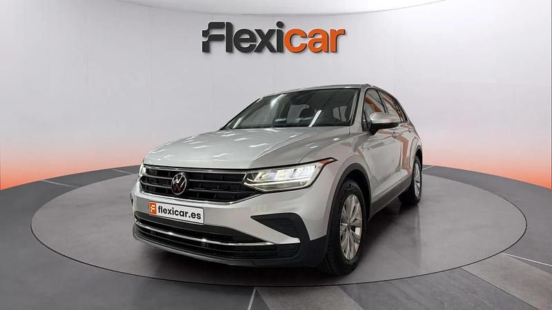 Usado VW Tiguan Life 131 CV (96 kW) 2021 Gris SUV