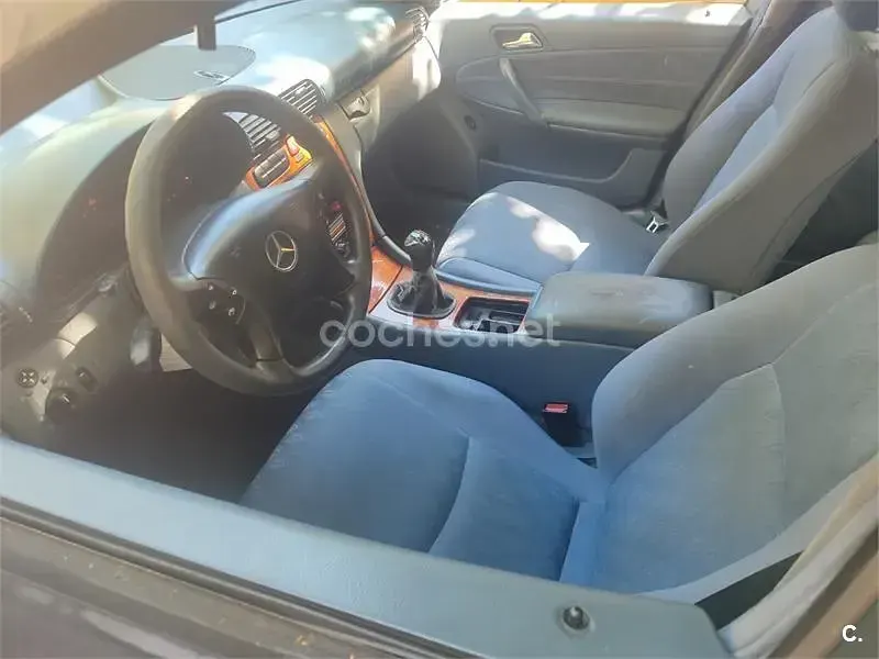 Usado Mercedes C180 Classic 143 CV (105 kW) 2003 Azul Berlina