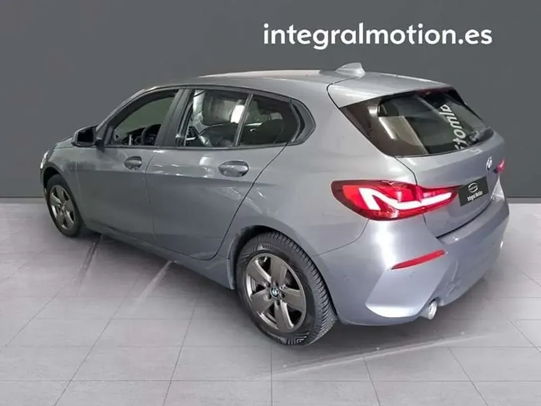 Usado BMW 118 150 CV (110 kW) 2023 Gris Berlina