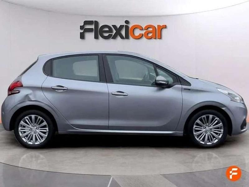 Usado Peugeot 208 Signature Sky 83 CV (61 kW) 2018 Gris Utilitario