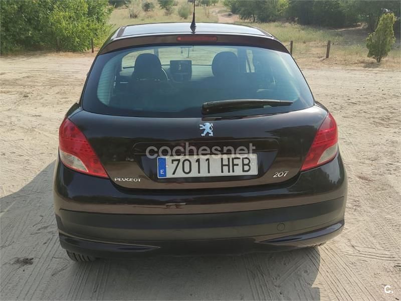 Usado Peugeot 207 Business-Line 70 CV (51 kW) 2011 Marrón Berlina