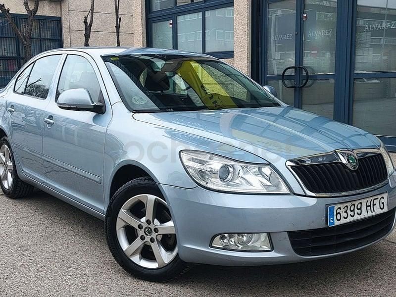 Usado Skoda Octavia 105 CV (77 kW) 2011 Azul Berlina