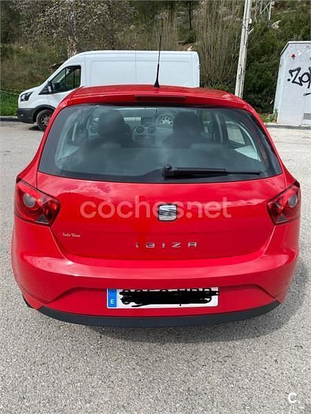 Usado Seat Ibiza I-Tech 70 CV (51 kW) 2013 Rojo Berlina