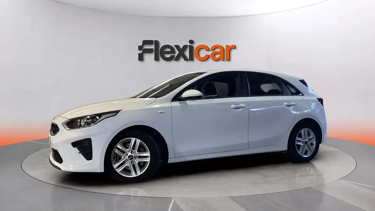 Usado Kia Ceed 120 CV (88 kW) 2022 Blanco Utilitario