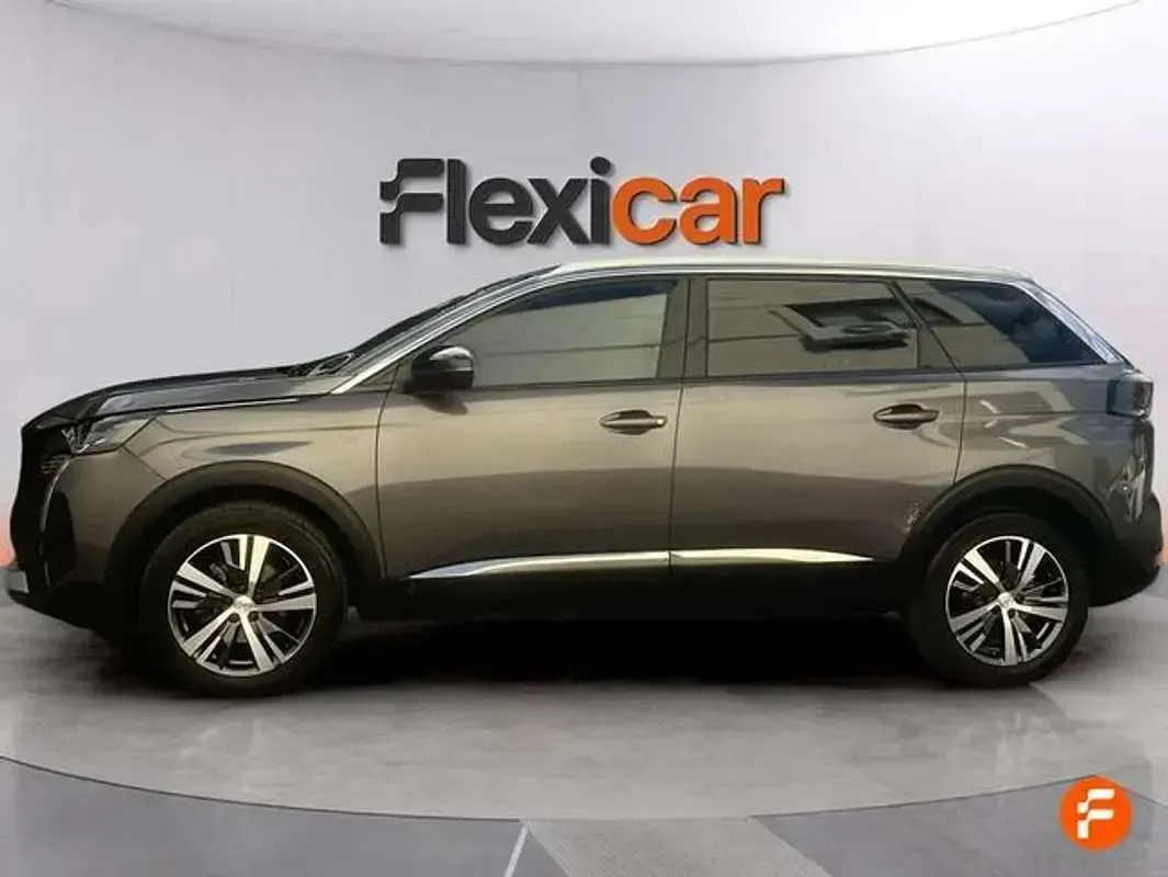 Usado Peugeot 5008 Allure 131 CV (96 kW) 2024 Gris SUV