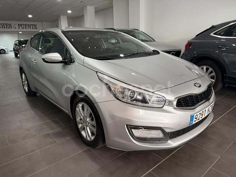 Usado Kia Ceed GT 110 CV (80 kW) 2014 Gris / plata Berlina