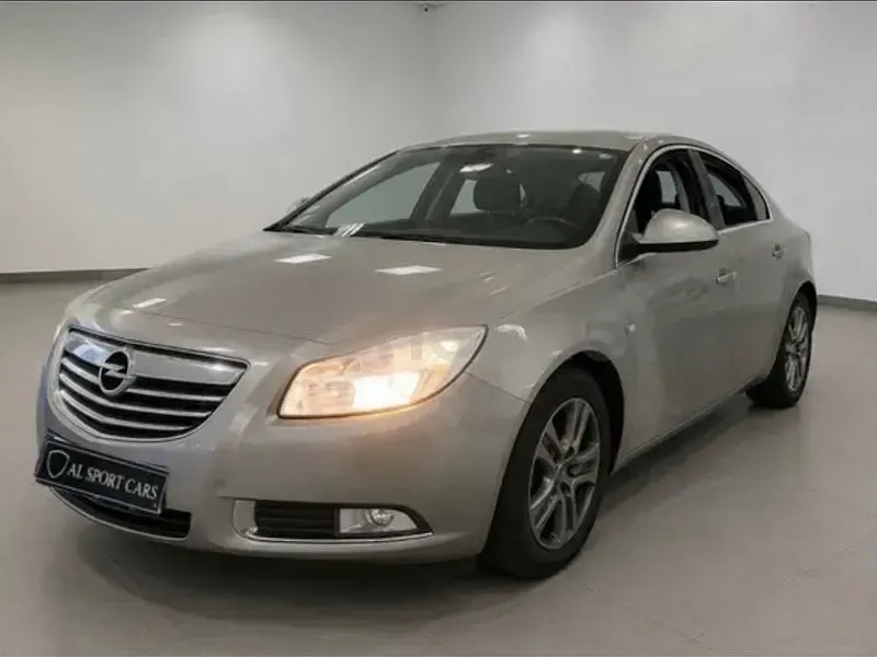 Usado Opel Insignia Selective 140 CV (102 kW) 2012 Gris / plata Berlina