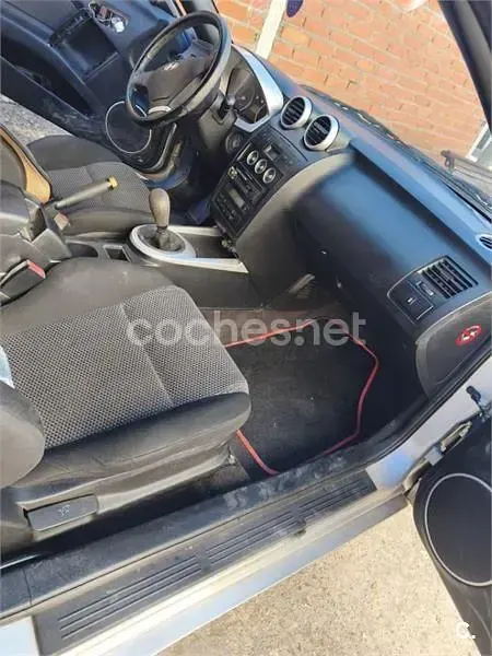 Usado Hyundai Coupé 138 CV (101 kW) 2002 Gris / plata Coupe