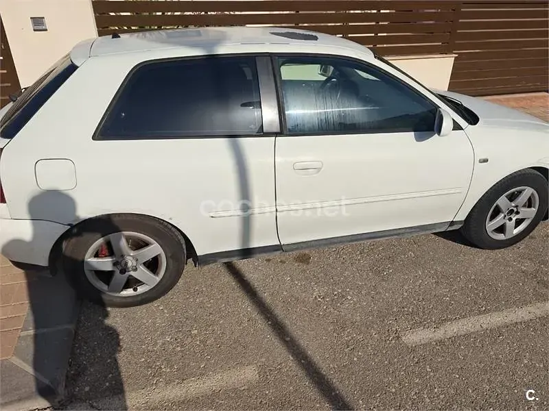Usado Audi A3 Attraction 130 CV (95 kW) 2002 Blanco Utilitario