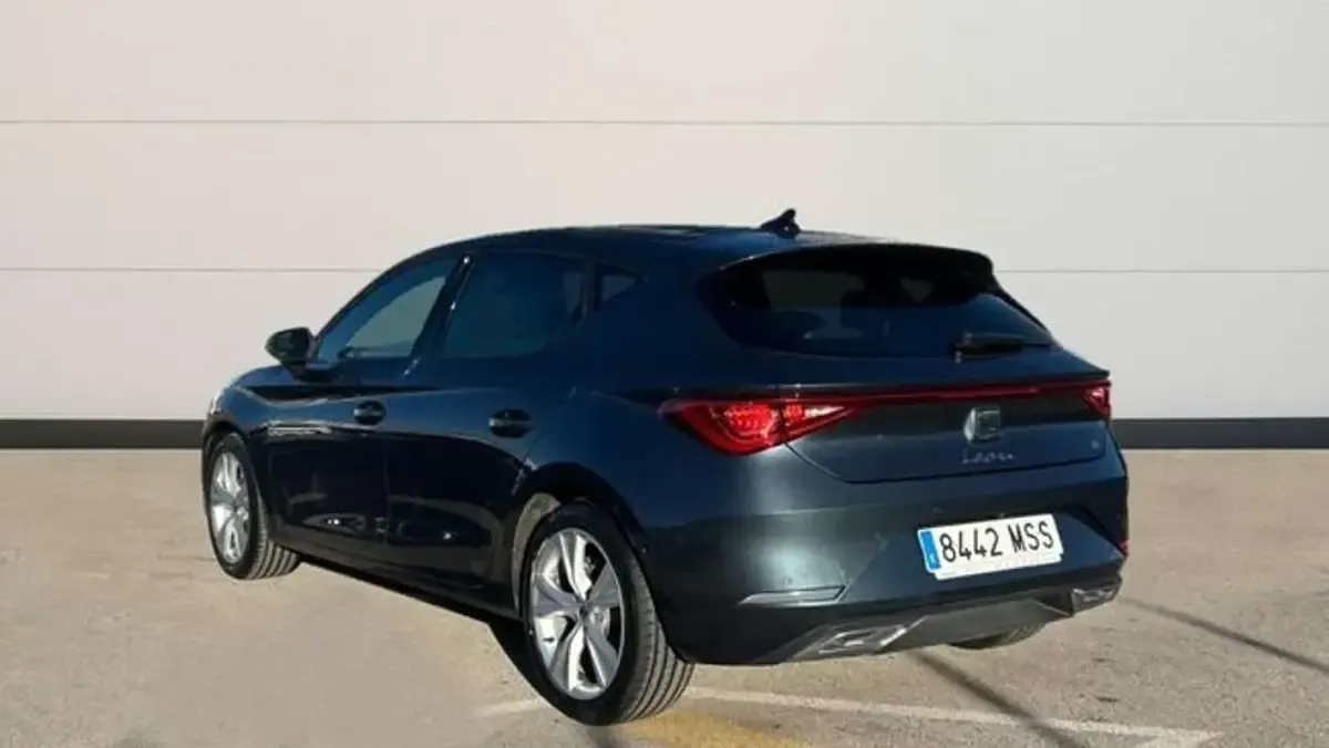 Usado Seat Leon FR 111 CV (81 kW) 2024 Gris Berlina