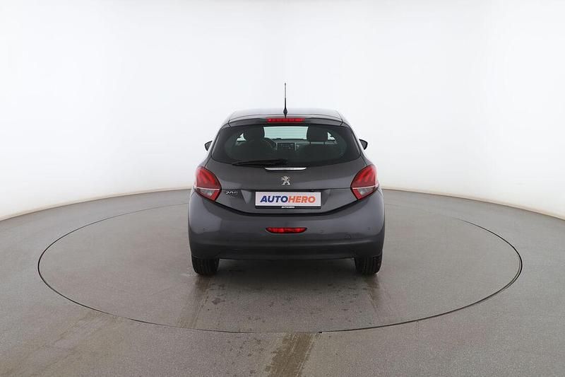 Usado Peugeot 208 Signature Sky 82 CV (60 kW) 2019 Gris Utilitario