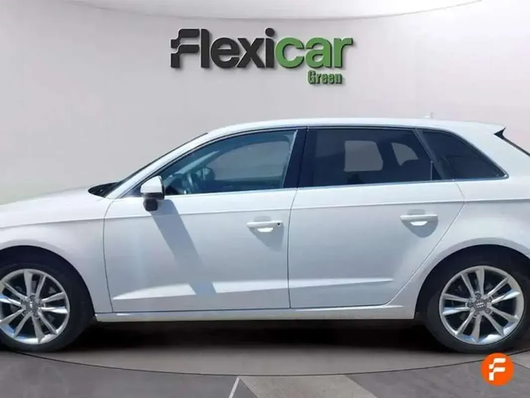Usado Audi A3 Sportback 150 CV (110 kW) 2018 Blanco Utilitario