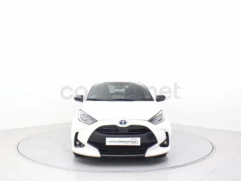 Usado Toyota Yaris Hybrid Style 116 CV (85 kW) 2022 Blanco Berlina