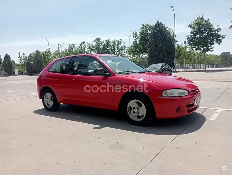 Usado Mitsubishi Colt 103 CV (75 kW) 2003 Rojo Utilitario