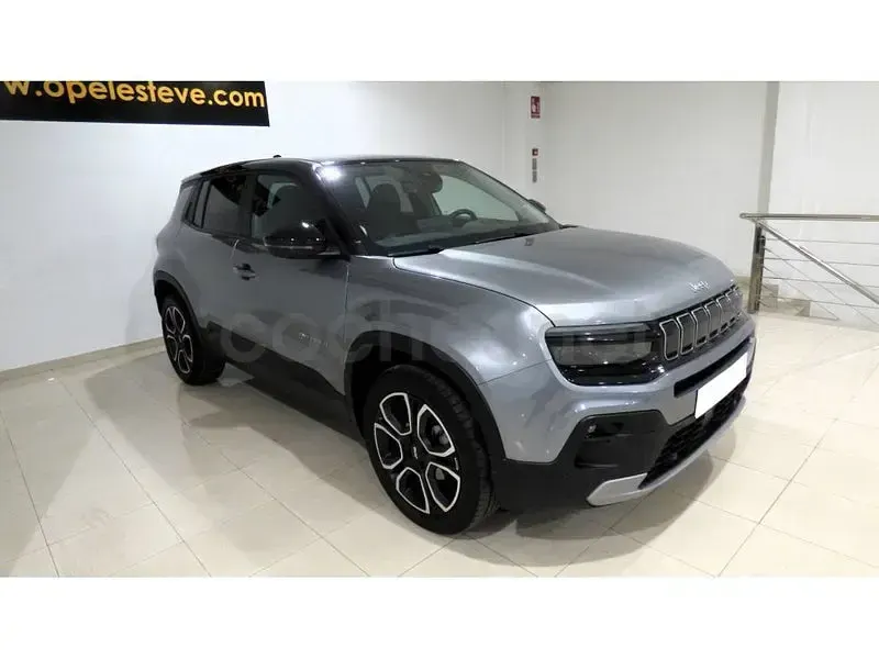 Usado Jeep Avenger Summit 100 CV (73 kW) 2023 Gris / plata SUV