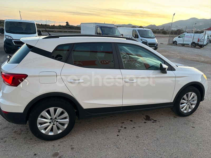 Usado Seat Arona Ecomotive 95 CV (69 kW) 2019 Blanco SUV