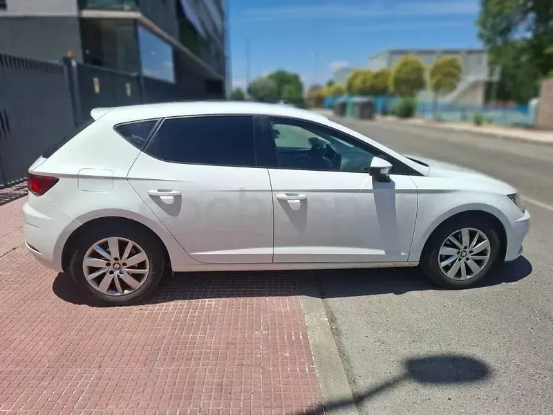 Usado Seat Leon Reference 90 CV (66 kW) 2017 Blanco Berlina