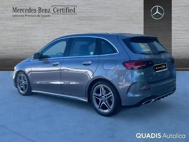 Usado Mercedes B200 150 CV (110 kW) 2025 Gris montaña Monovolumen