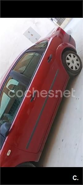 Usado Ford Focus Trend 115 CV (84 kW) 2006 Rojo Berlina