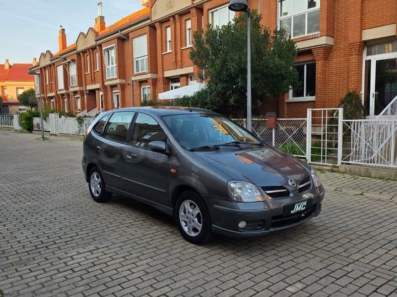 Usado Nissan Almera Tino Comfort 114 CV (83 kW) 2003 Gris / plata Monovolumen