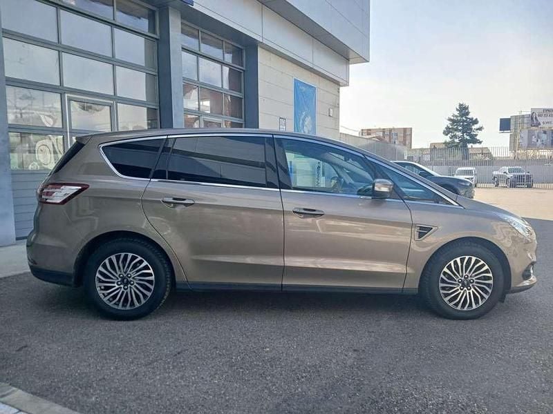 Usado Ford S-MAX Titanium 150 CV (110 kW) 2019 Plateado Monovolumen