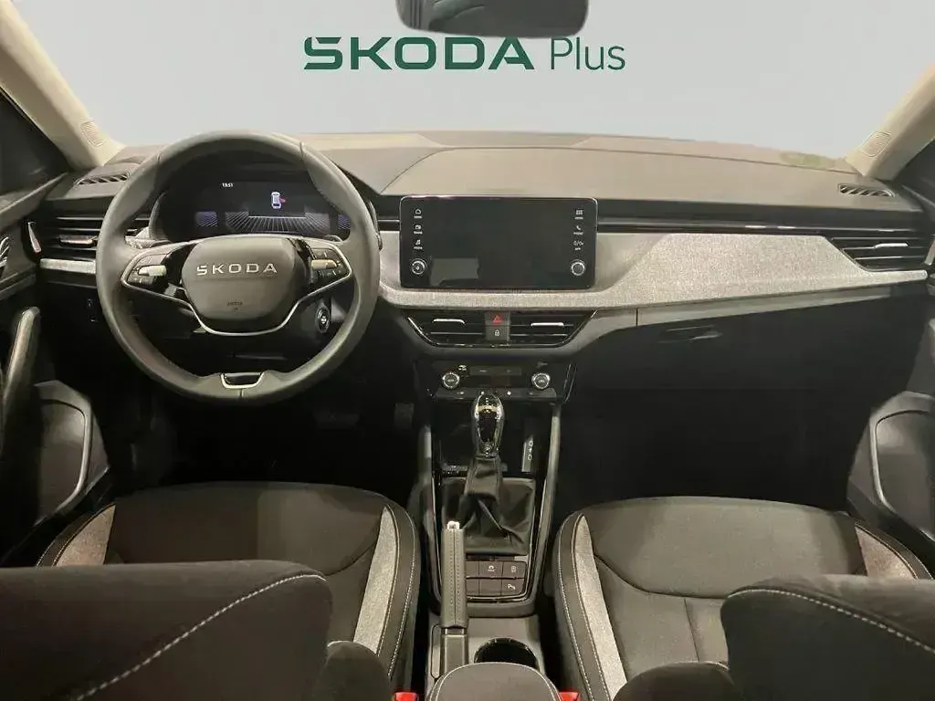 Usado Skoda Scala Selection 150 CV (110 kW) 2025 Gris Utilitario