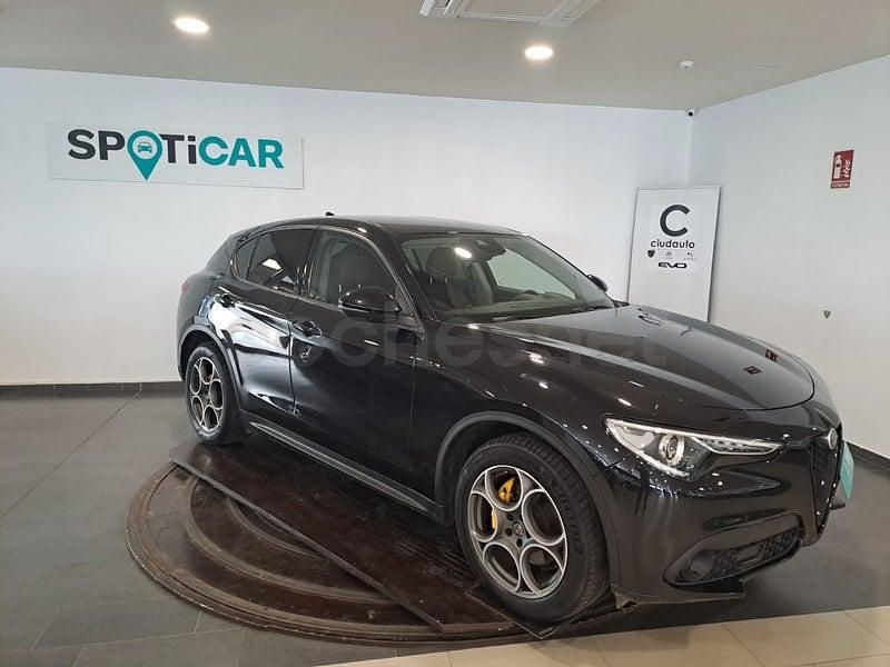 Usado Alfa Romeo Stelvio Sprint 190 CV (139 kW) 2021 Negro SUV