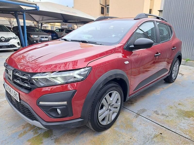 Usado Dacia Sandero Essentiel 91 CV (66 kW) 2021 Granate Berlina