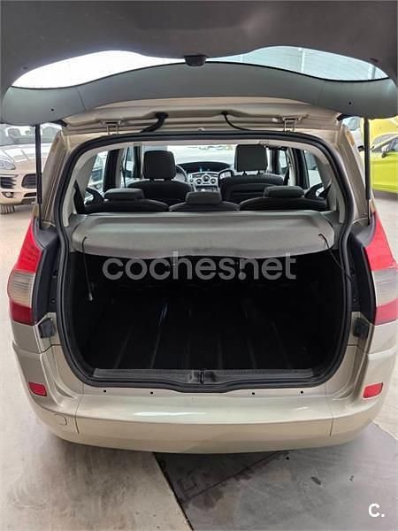 Usado Renault Scénic II 105 CV (77 kW) 2008 Beige Monovolumen