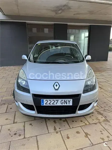 Usado Renault Scenic E-Tech Expression 105 CV (77 kW) 2009 Gris / plata Monovolumen