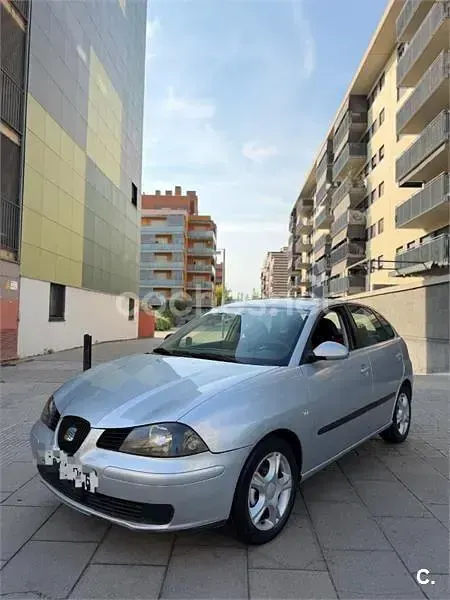Usado Seat Ibiza Sport 64 CV (47 kW) 2004 Gris / plata Utilitario