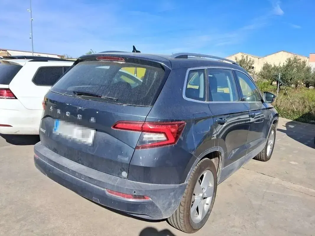 Usado Skoda Karoq Ambition 150 CV (110 kW) 2022 Blanco SUV