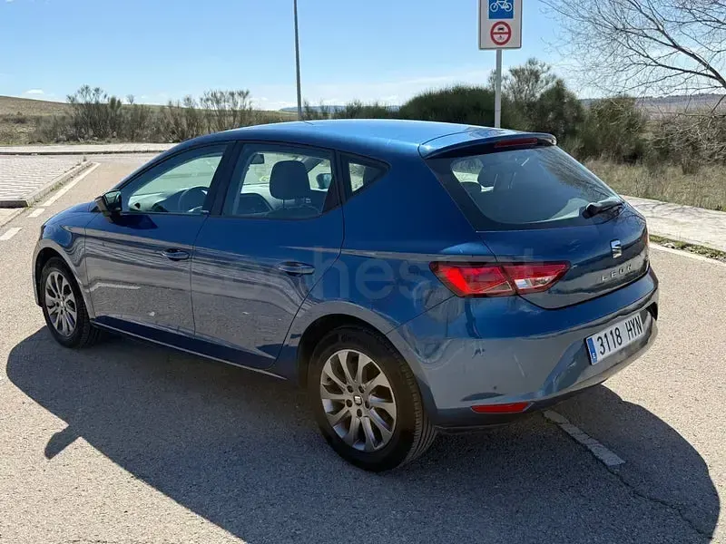 Usado Seat Leon Style 105 CV (77 kW) 2014 Azul Familiar