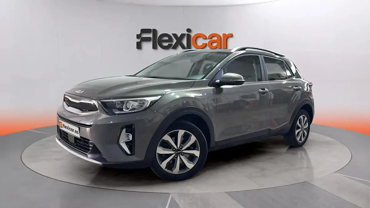 Usado Kia Stonic 120 CV (88 kW) 2022 Gris SUV