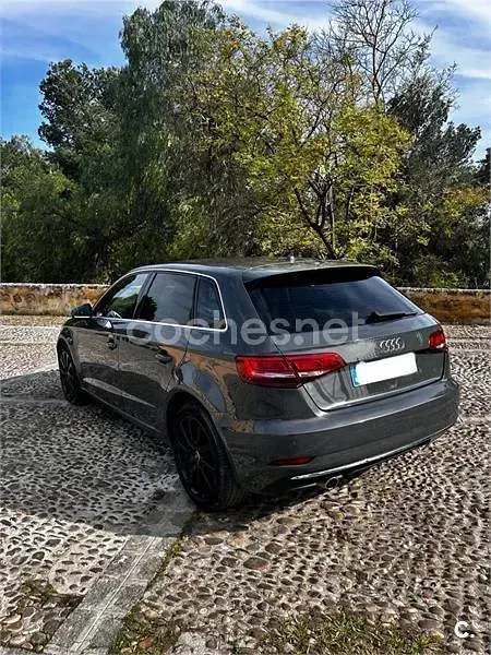 Usado Audi A3 Design 110 CV (80 kW) 2017 Gris / plata Berlina