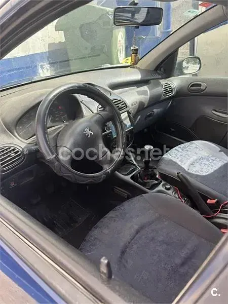 Usado Peugeot 206 75 CV (55 kW) 2001 Azul Berlina