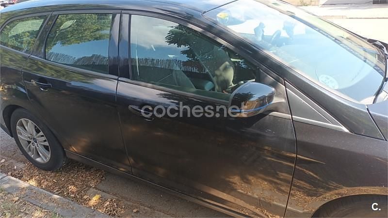 Usado Ford Focus Trend 125 CV (91 kW) 2014 Negro Familiar