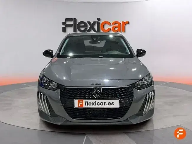 Usado Peugeot 208 Active 100 CV (73 kW) 2024 Gris Utilitario