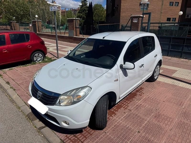 Usado Dacia Sandero Lauréate 90 HP (66 kW) 2011 Branco Sedan