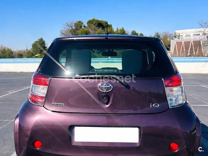 Usado Toyota iQ 68 CV (50 kW) 2010 Violeta / lila Utilitario
