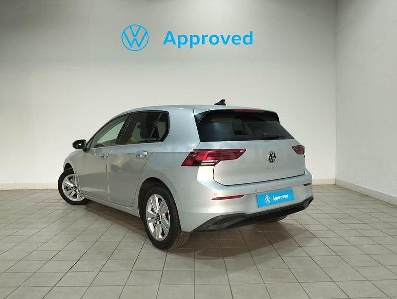 Usado VW Golf VIII Life 110 CV (80 kW) 2022 Gris plata Utilitario