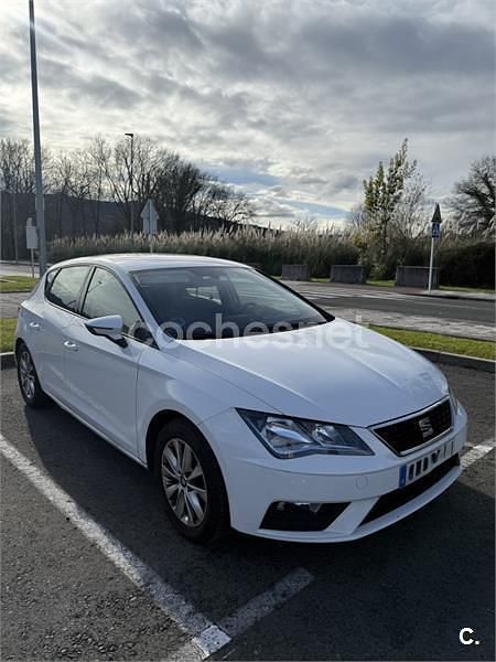 Usado Seat Leon Style 130 CV (95 kW) 2019 Blanco Berlina