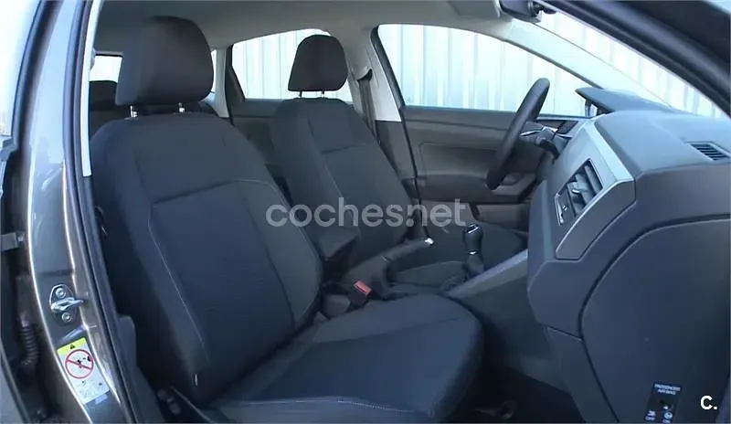 Usado VW Polo Advance 75 CV (55 kW) 2018 Gris / plata Utilitario