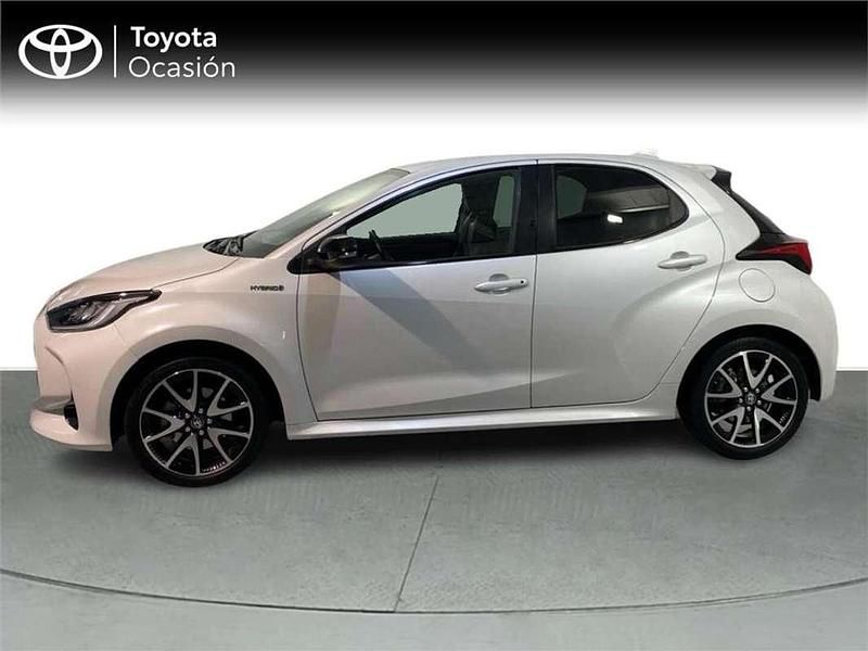 Usado Toyota Yaris Hybrid Style 116 CV (85 kW) 2022 Monovolumen