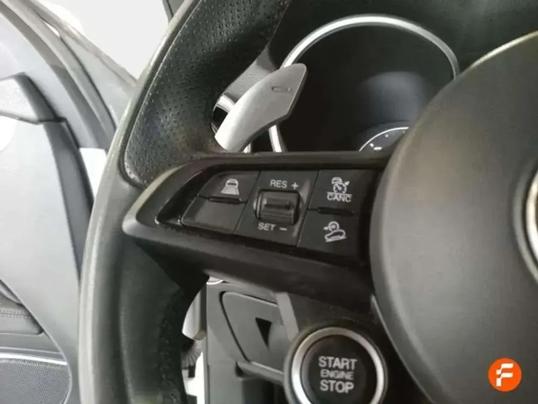 Usado Alfa Romeo Stelvio Sprint 190 CV (139 kW) 2022 Blanco SUV