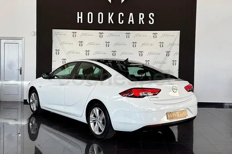 Usado Opel Insignia Business Elegance 122 CV (89 kW) 2021 Blanco Berlina