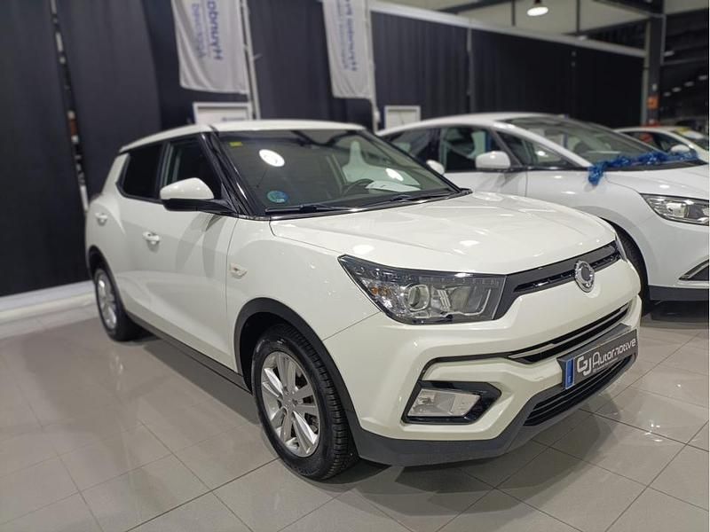 Blanco Usado 2018 Ssangyong (KGM) Tivoli SUV | 13.300 € (Un poco caro) - Imagen 1/4