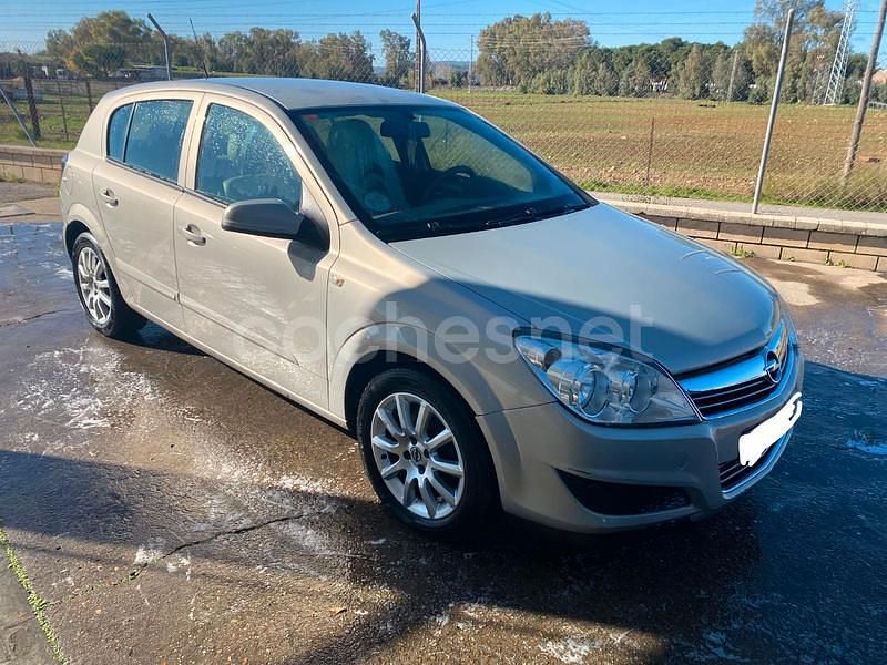 Usado Opel Astra Sport 105 CV (77 kW) 2007 Gris / plata Berlina