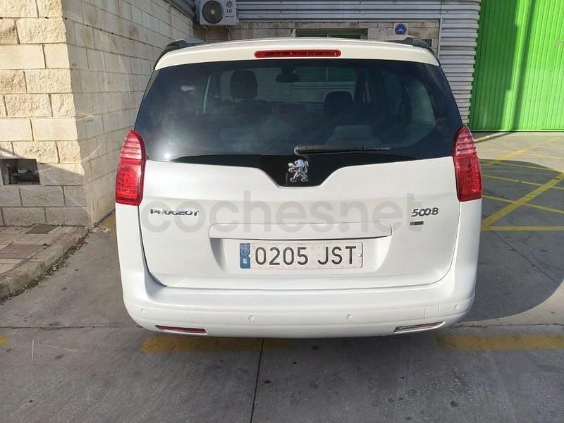Usado Peugeot 5008 Allure 115 CV (84 kW) 2013 Blanco Monovolumen